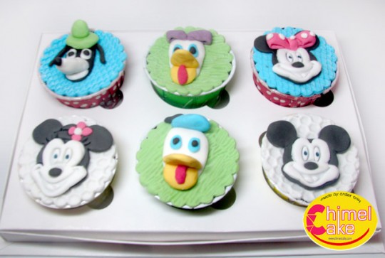 mickey-and-friend-cupcake