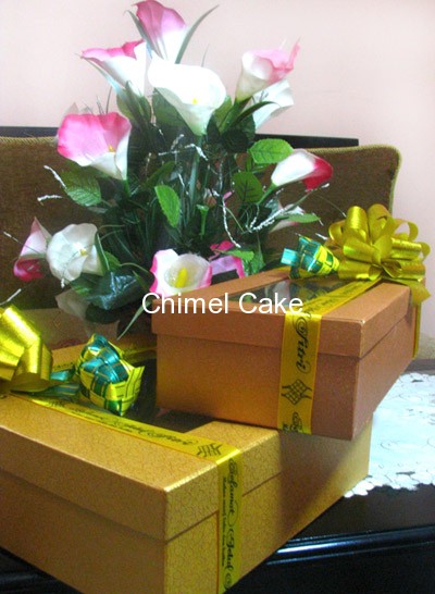 Paket hantaran kue kering dengan box dan hiasan yang menarik